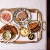 Plateau de charcuterie pâté et pain grillé