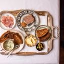Plateau de charcuterie pâté et pain grillé