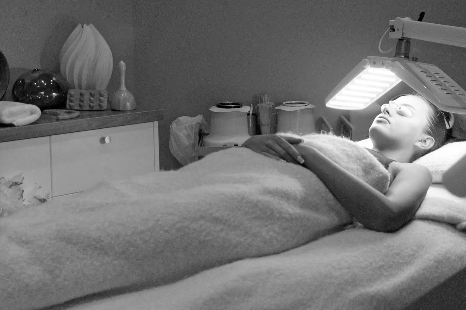 Soin LED visage en cabine spa