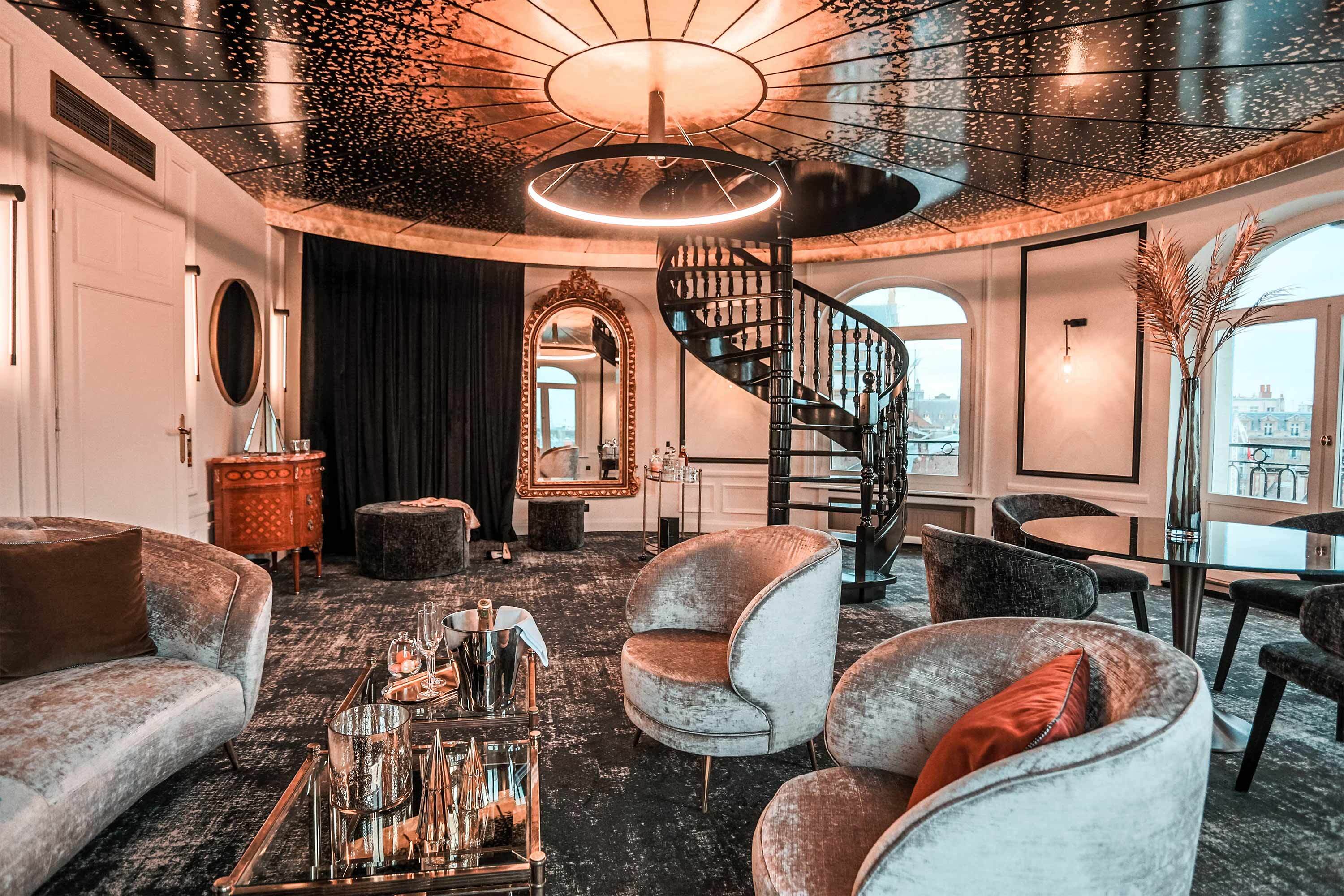Salon dore escalier