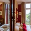 Chambre baldaquin vue parc