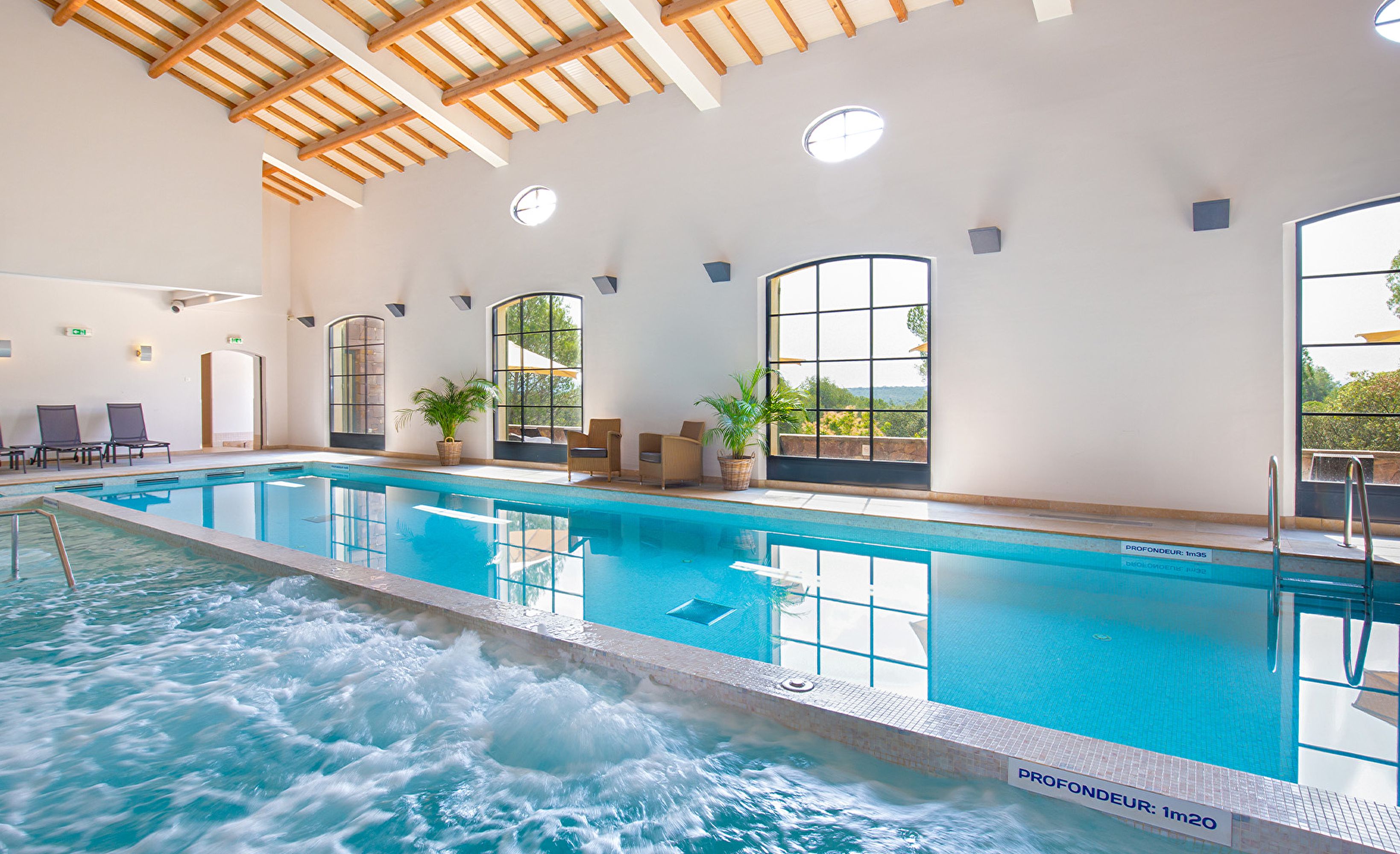 Spa piscine interieure jacuzzi