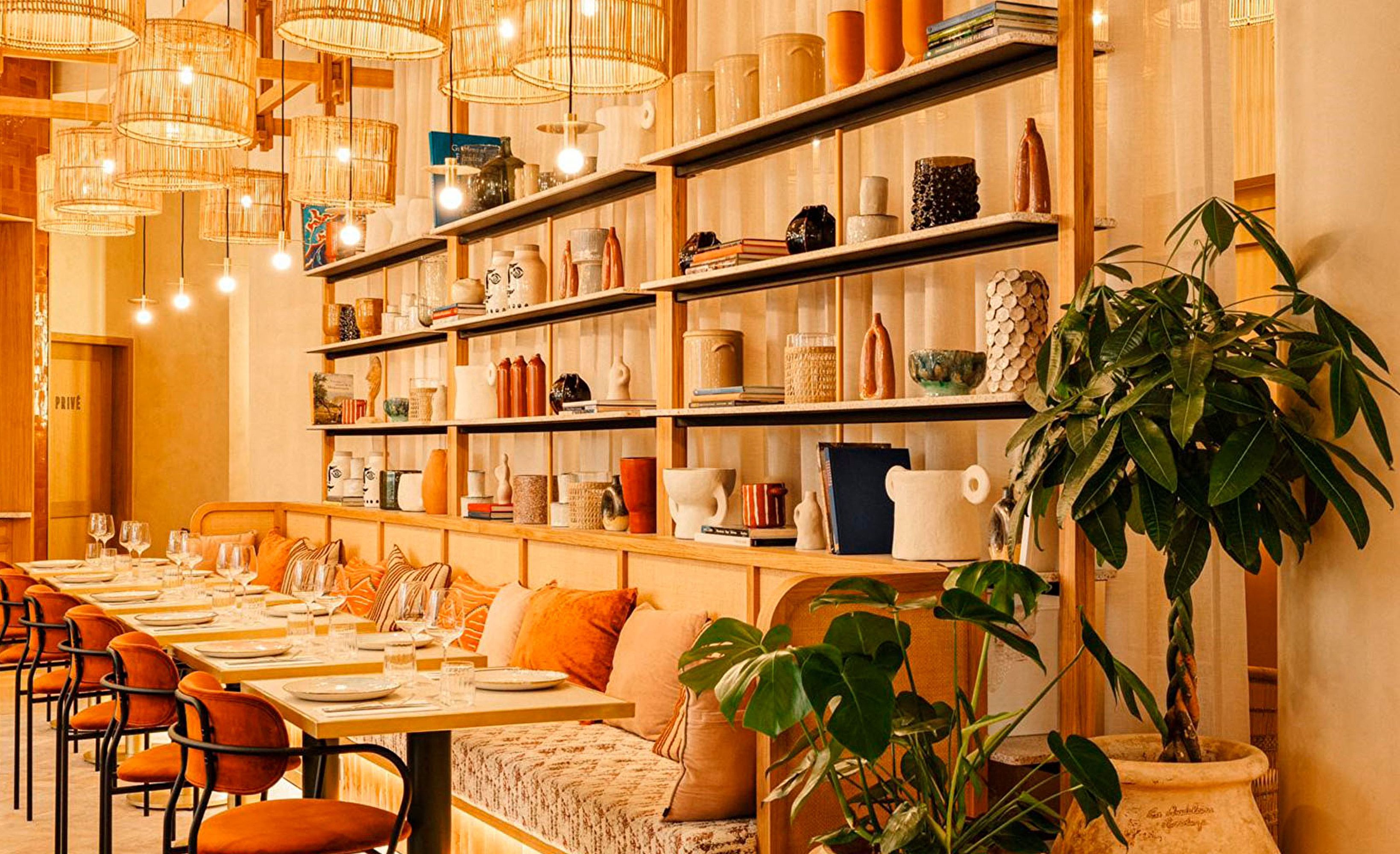 Restaurant etageres poteries