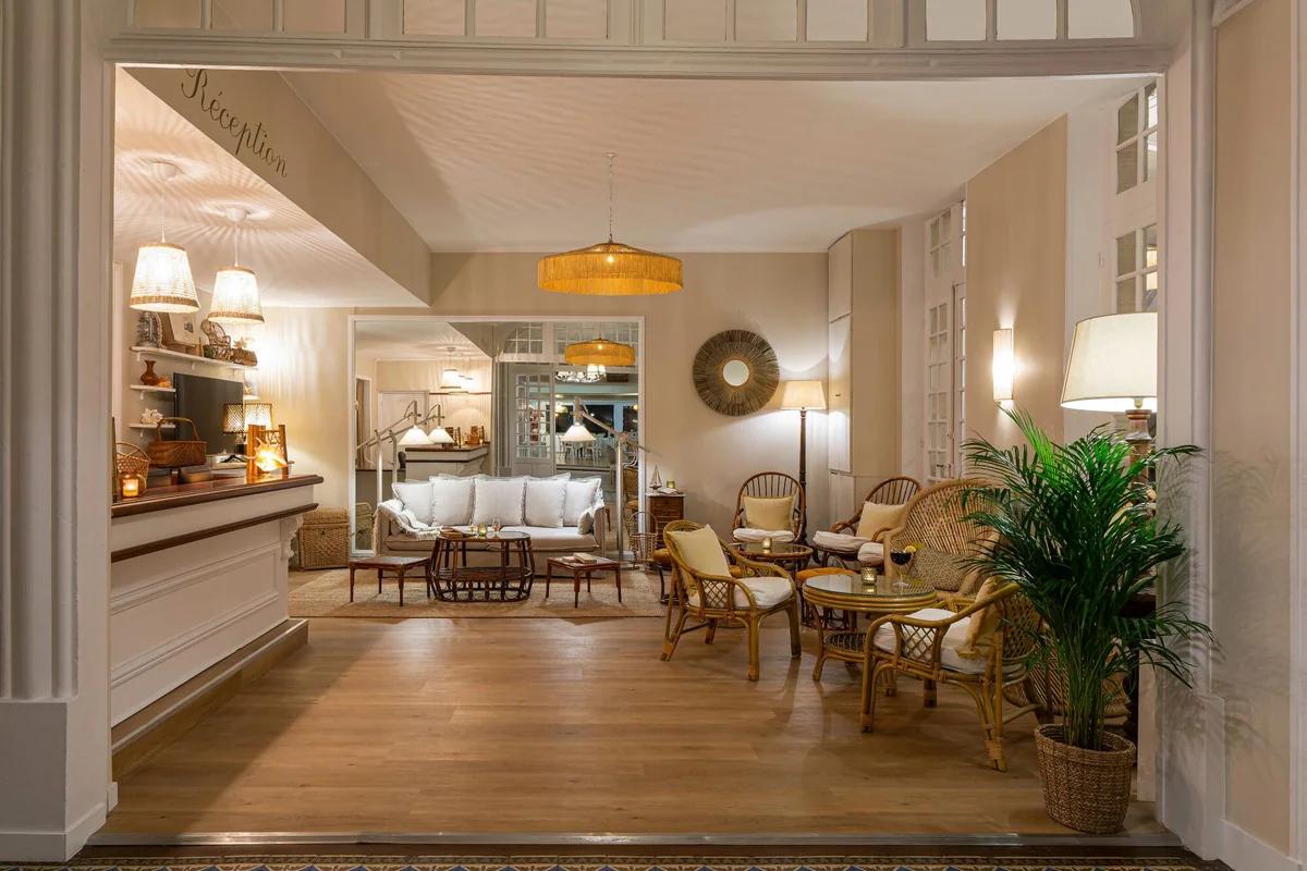 Lobby reception