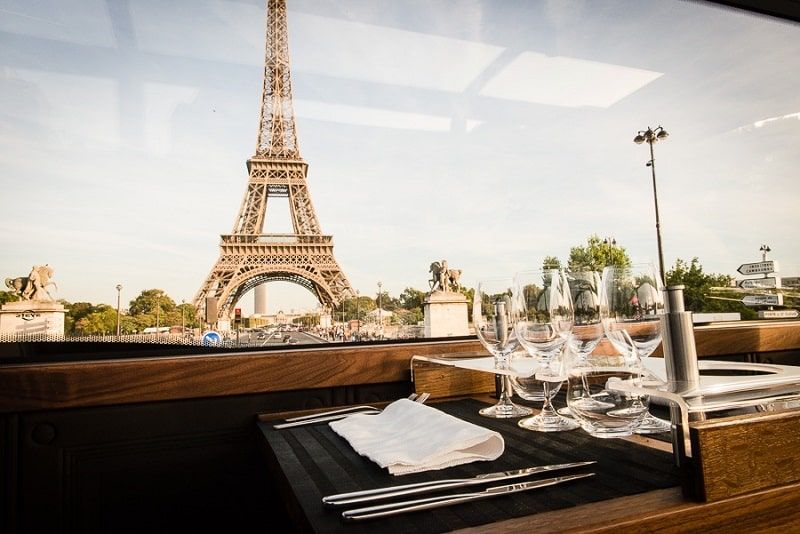 Tour Eiffel vue depuis bus restaurant panoramique