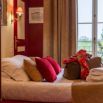 Chambre double rouge armoire