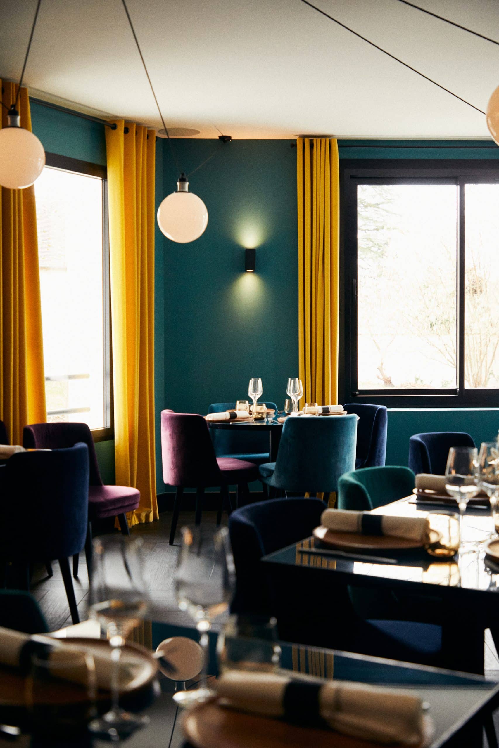 Restaurant salle fenetre
