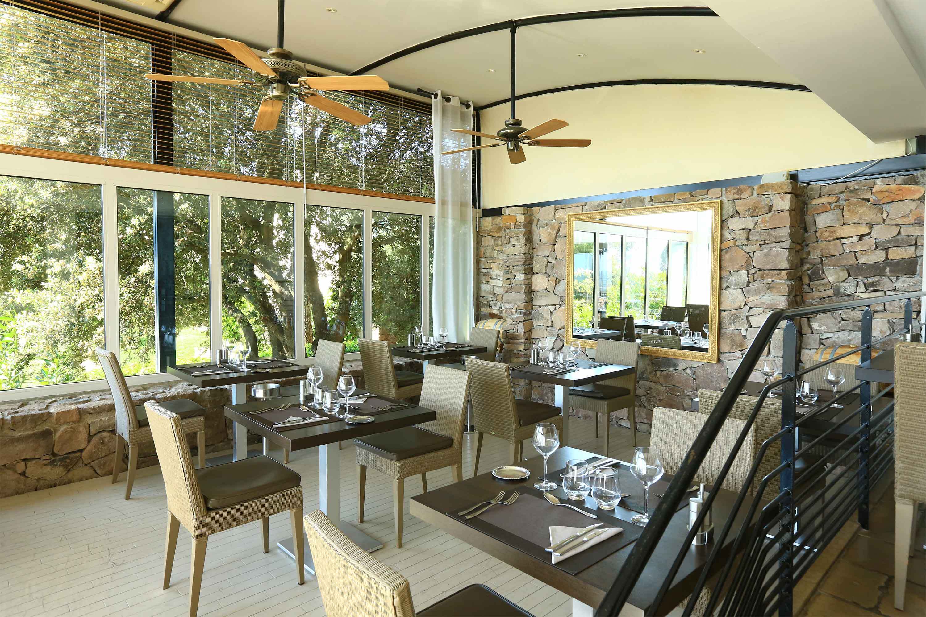 Restaurant veranda