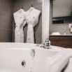 Salle de bain jacuzzi peignoirs