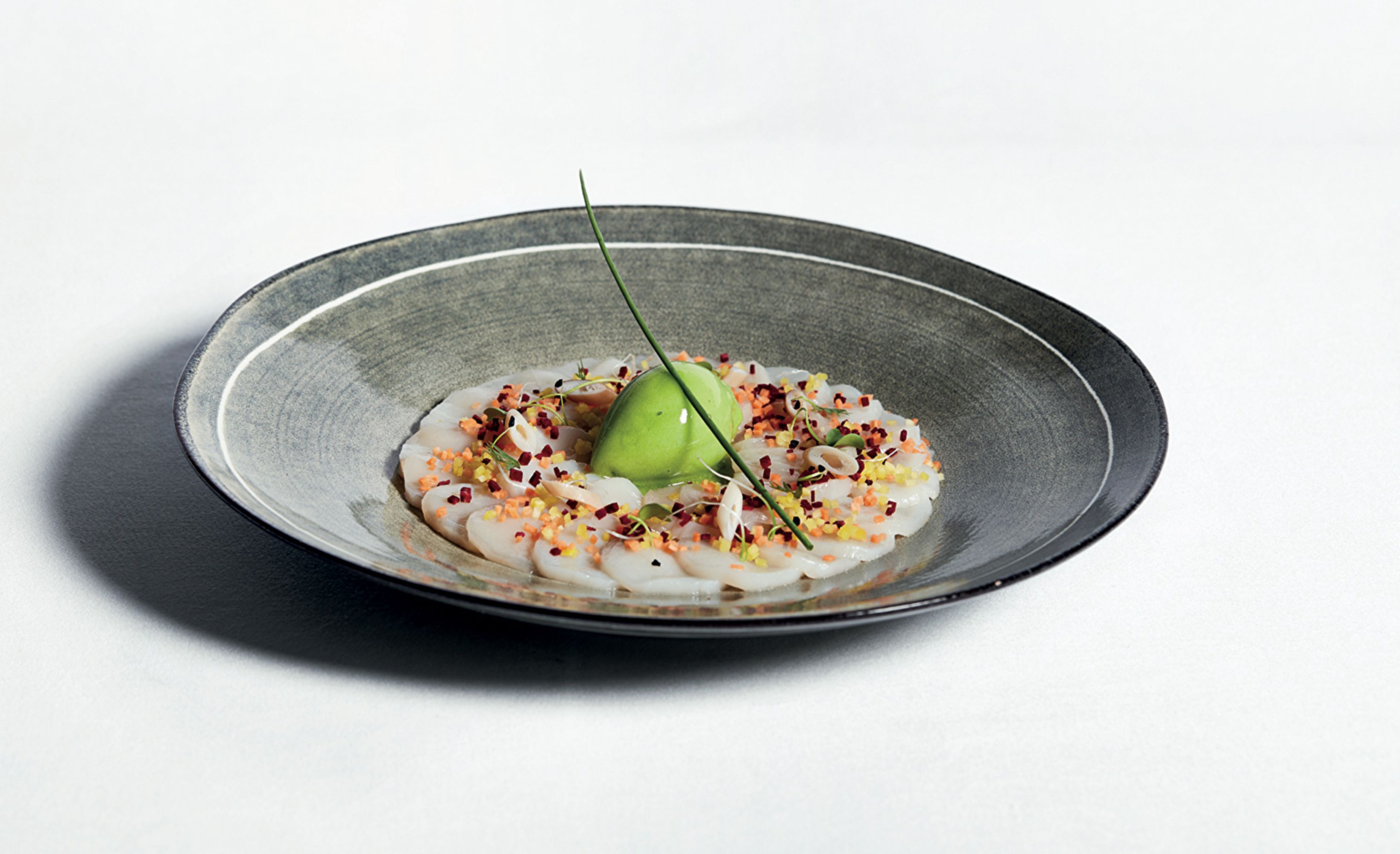 Carpaccio saint jacques quenelle herbes
