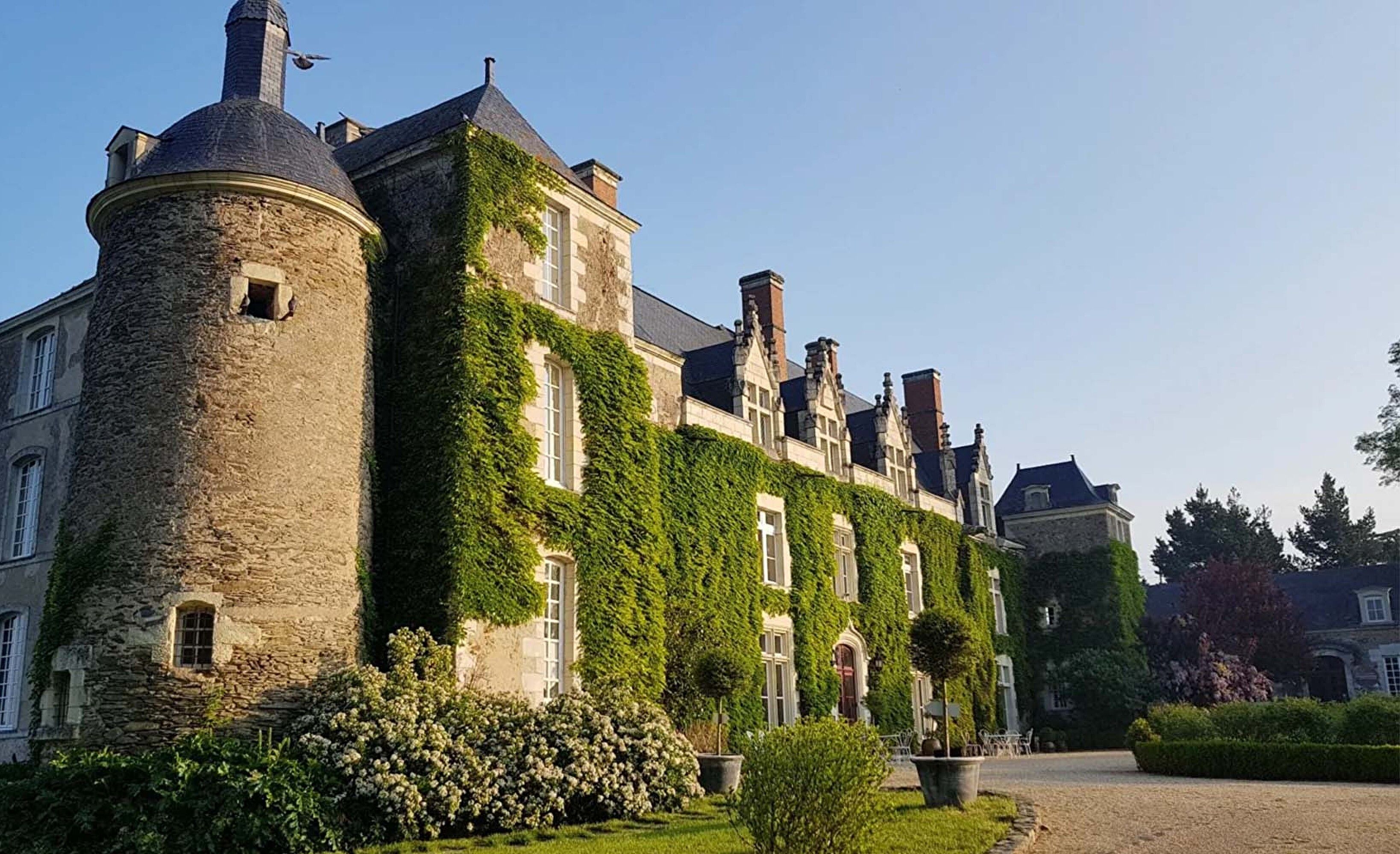 02 facade chateau tour