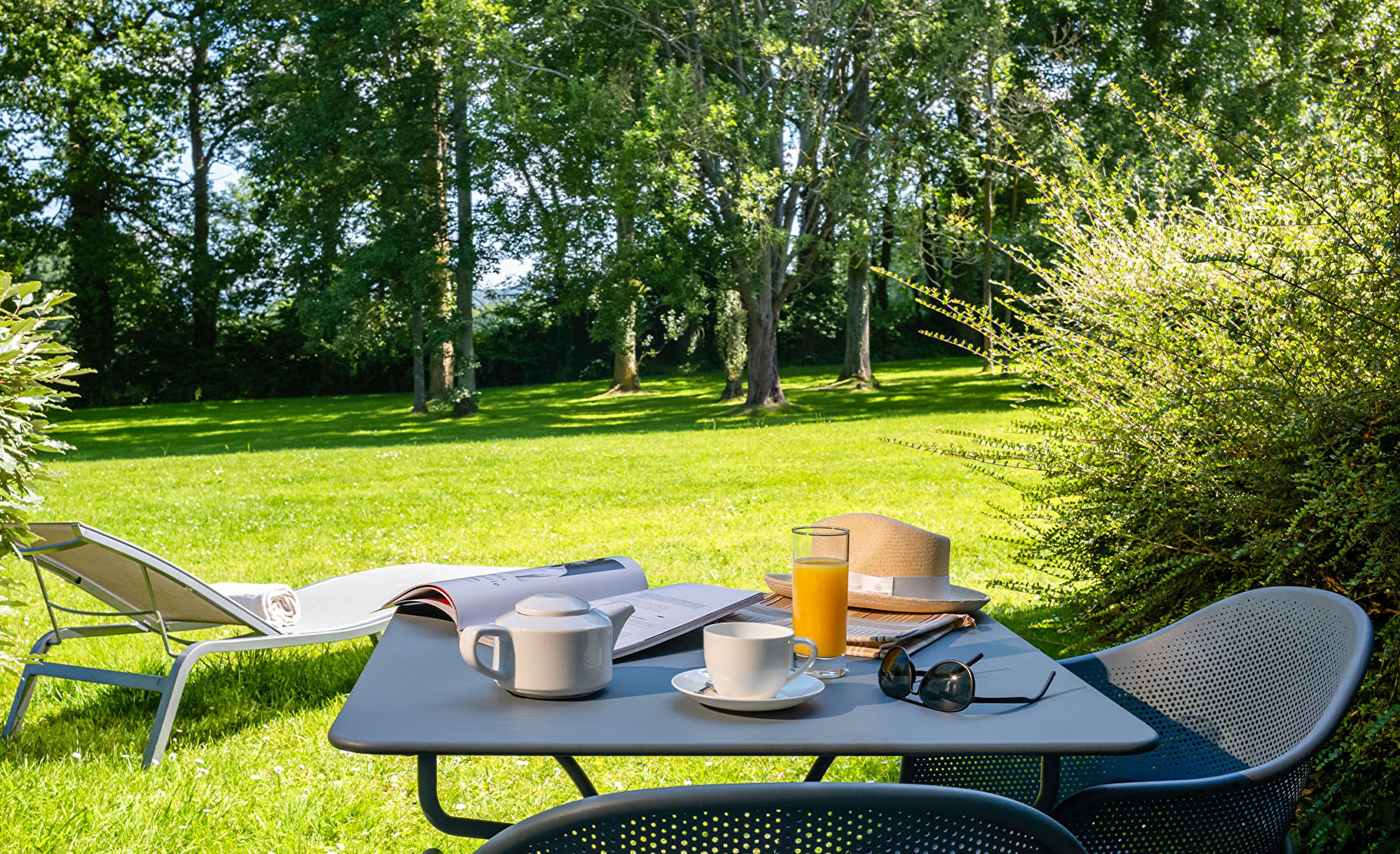Petit dejeuner au jardin