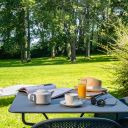 Petit dejeuner au jardin