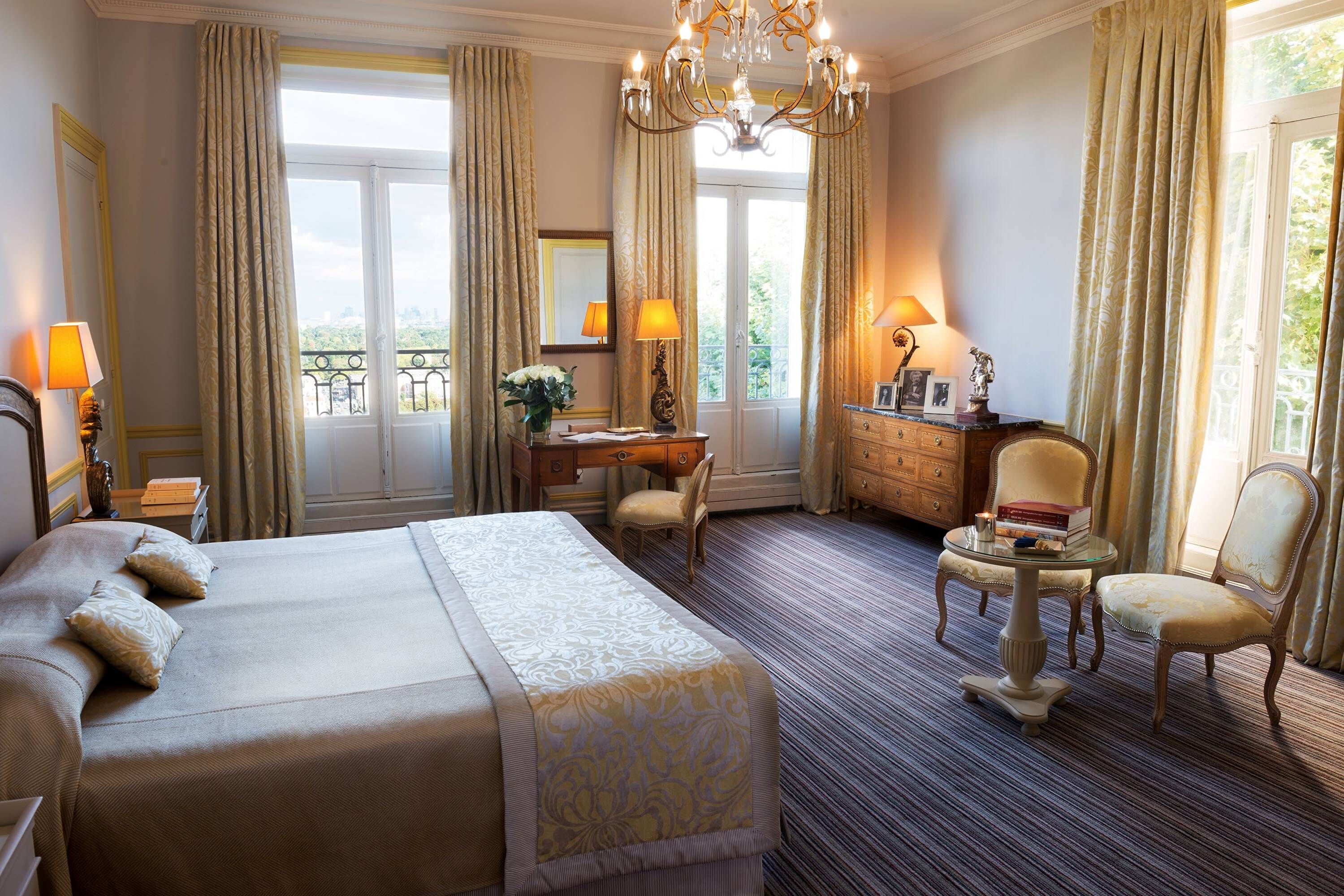 Chambre double jaune vue
