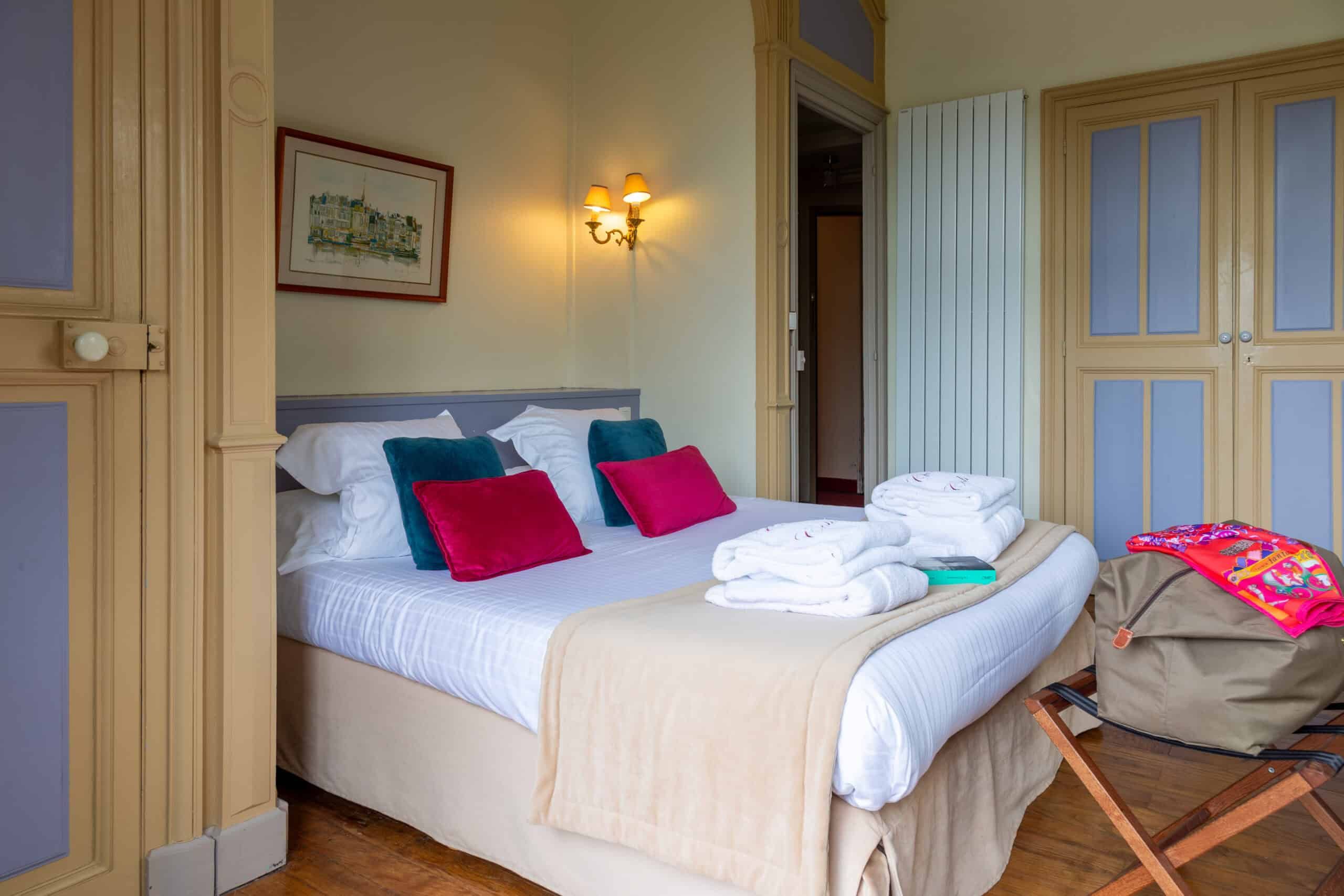 Chambre twin bleu fuchsia 02
