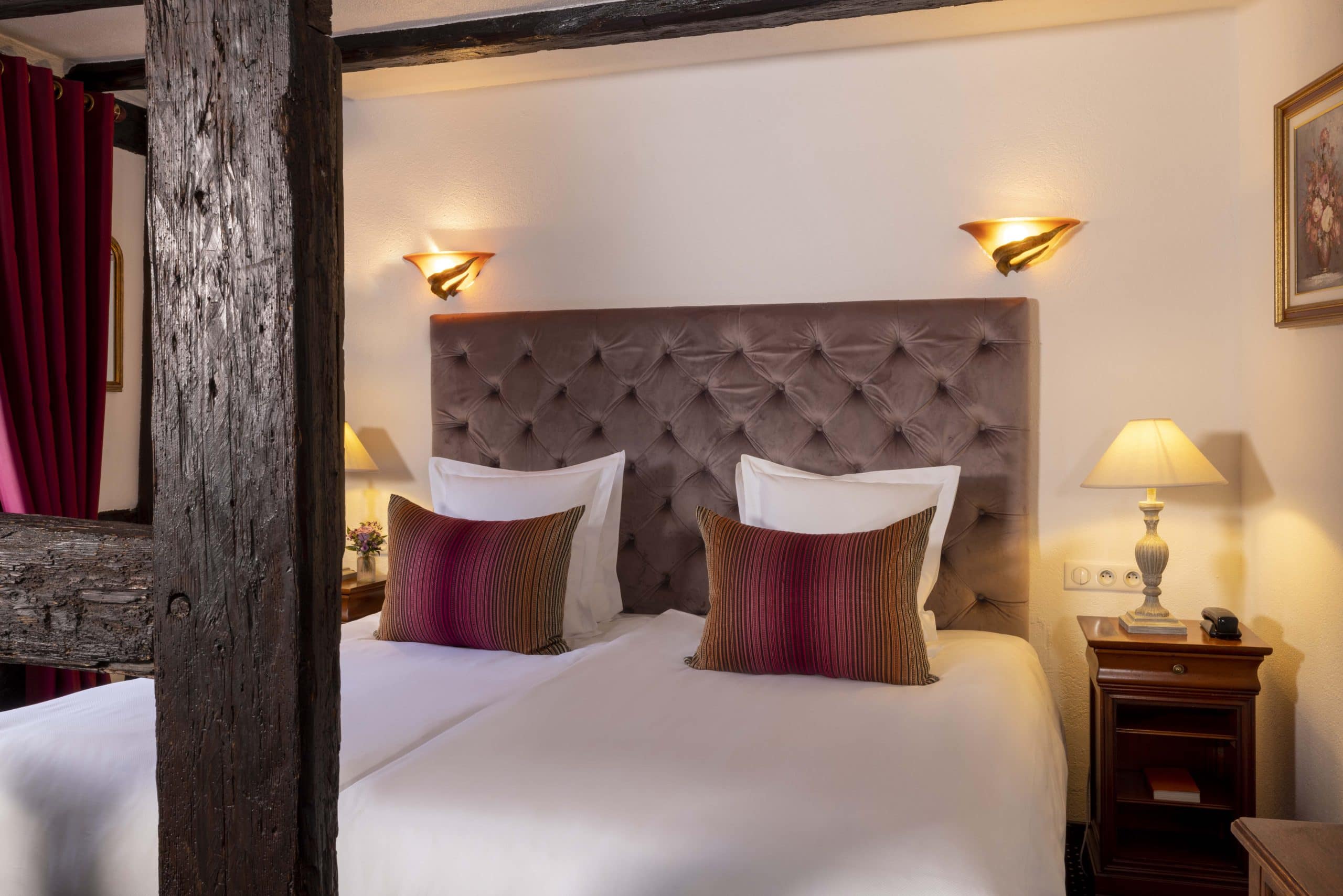 Chambre double coussins rayures