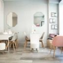 Salon de manucure rose pastel avec miroirs vintage