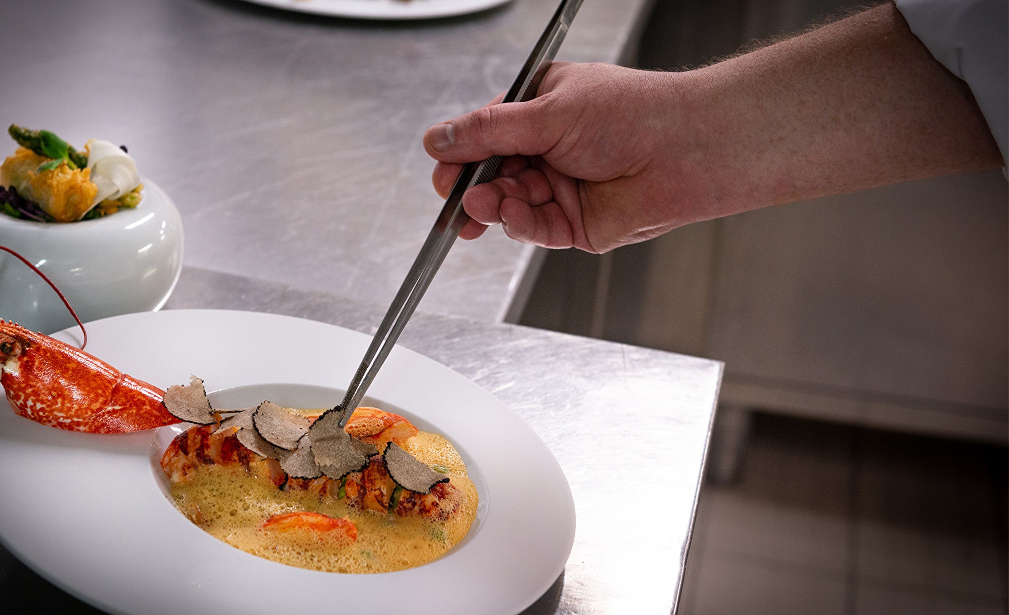 Chef dressage homard truffe