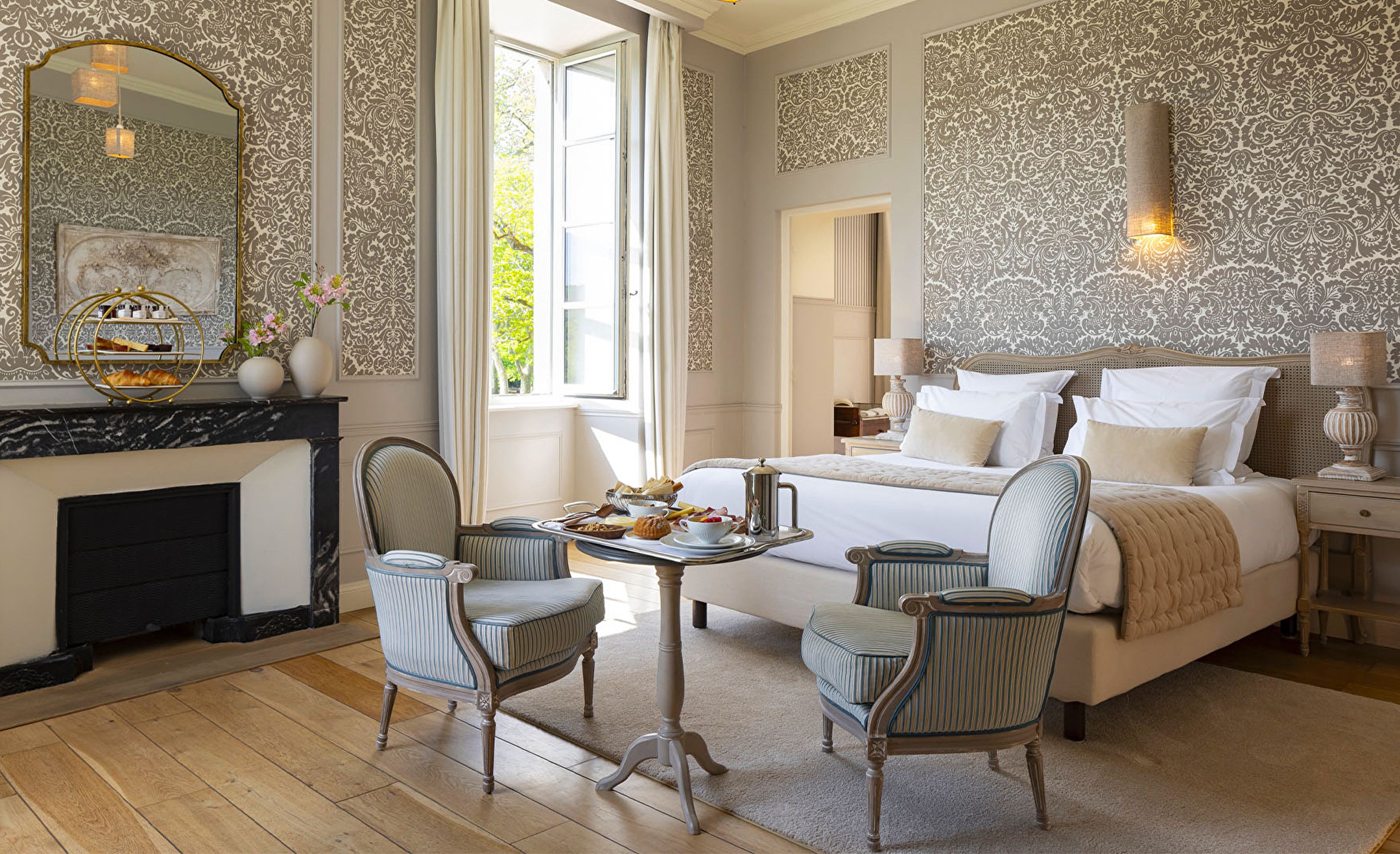 Chambre double papier peint floral