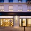 Façade éclairée de la boutique Charme d'Orient à Paris