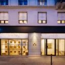 Façade éclairée de la boutique Charme d'Orient à Paris
