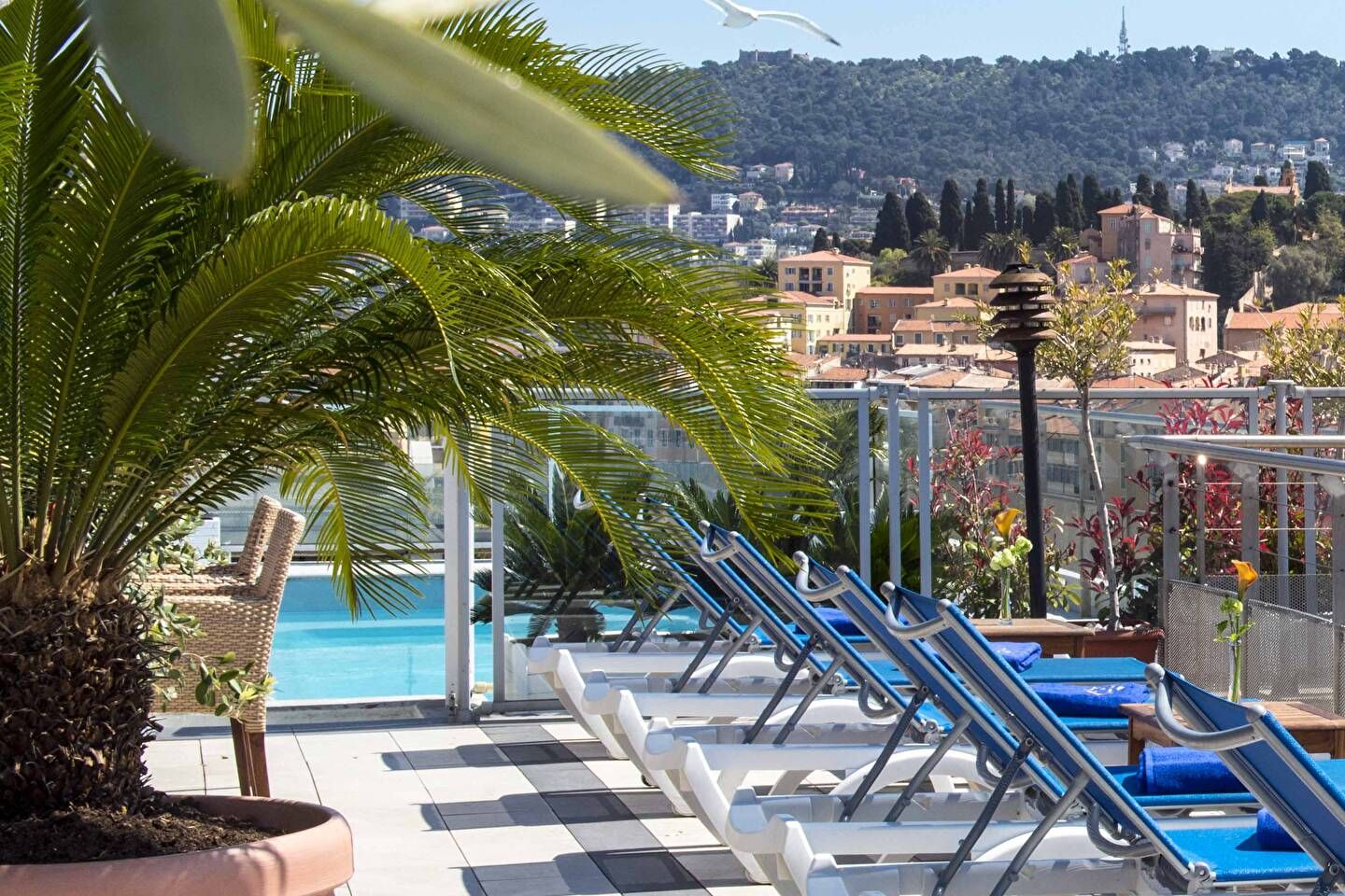 Piscine debordement vue montagnes