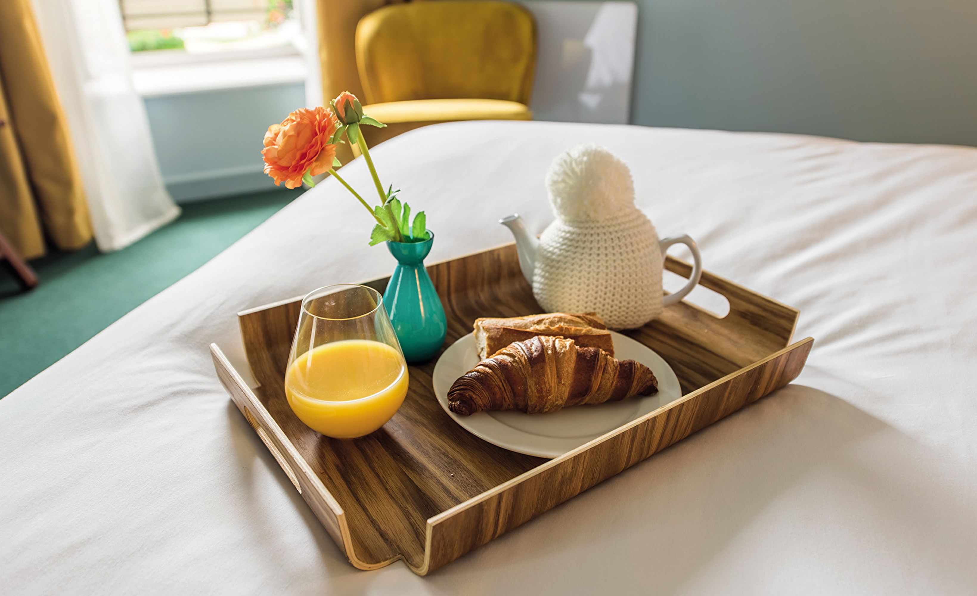 Petit dejeuner au lit plateau