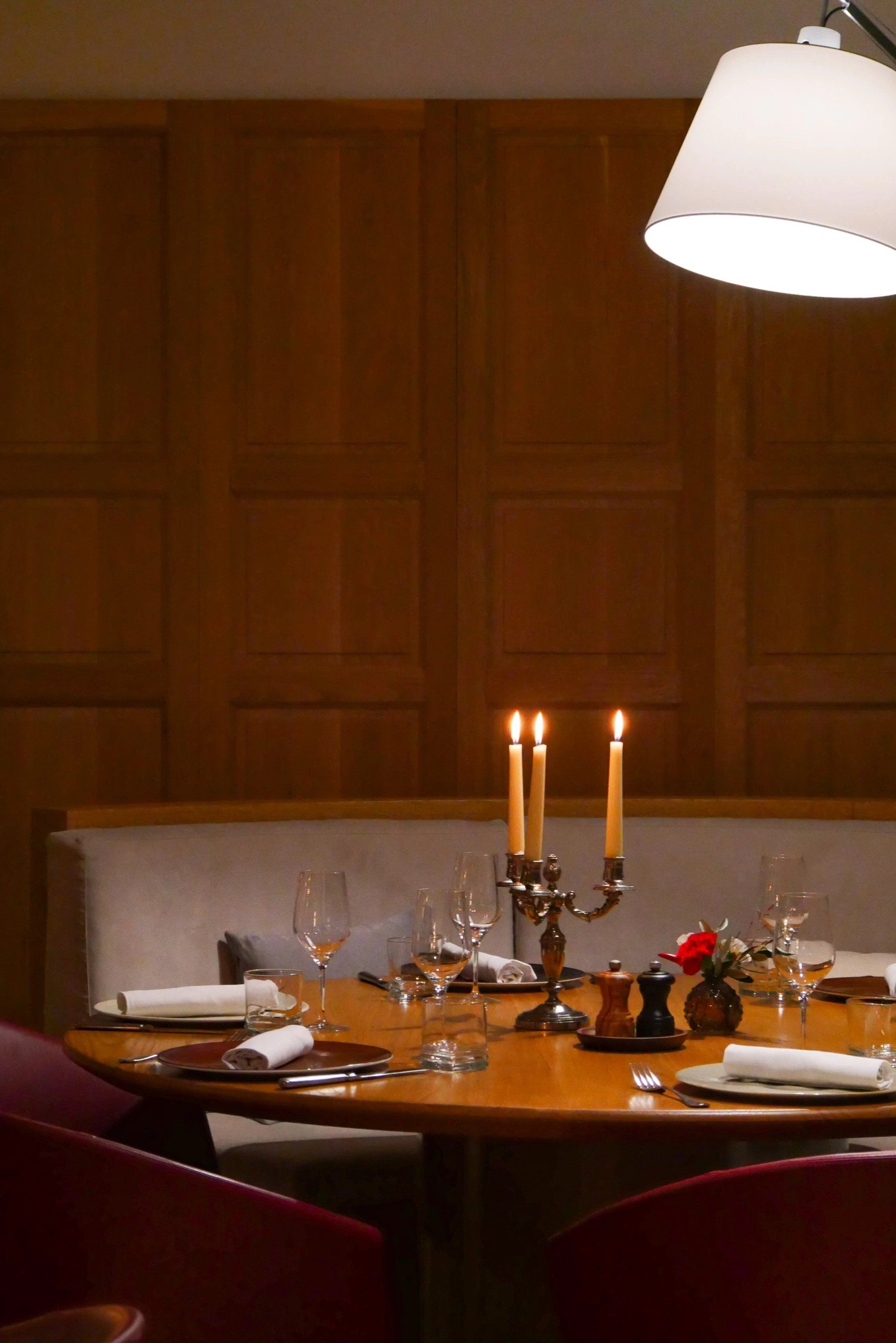 Restaurant gina table bougie