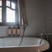 Salle de bain baignoire blanche