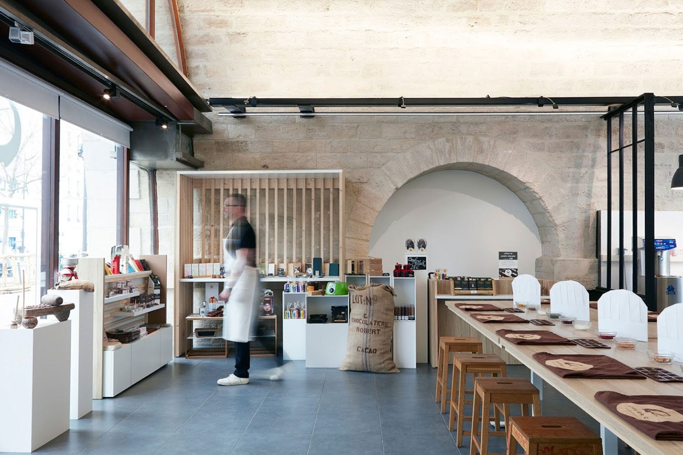 Atelier de chocolaterie sous voûtes en pierre