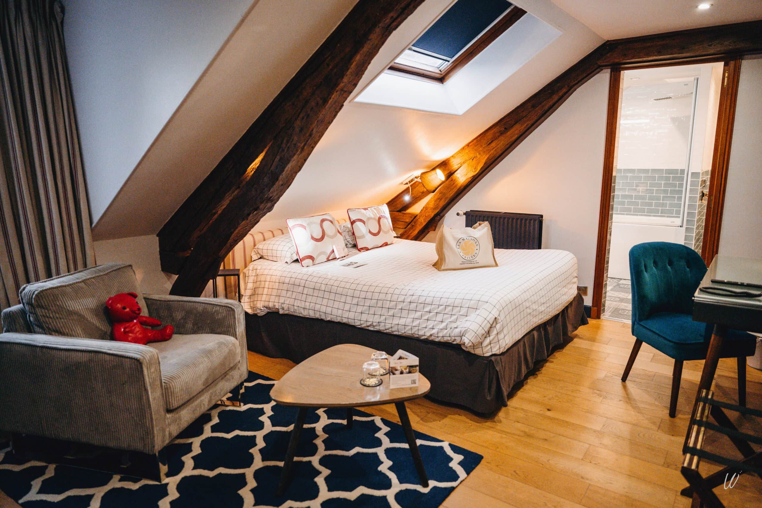 Chambre mansardee poutres