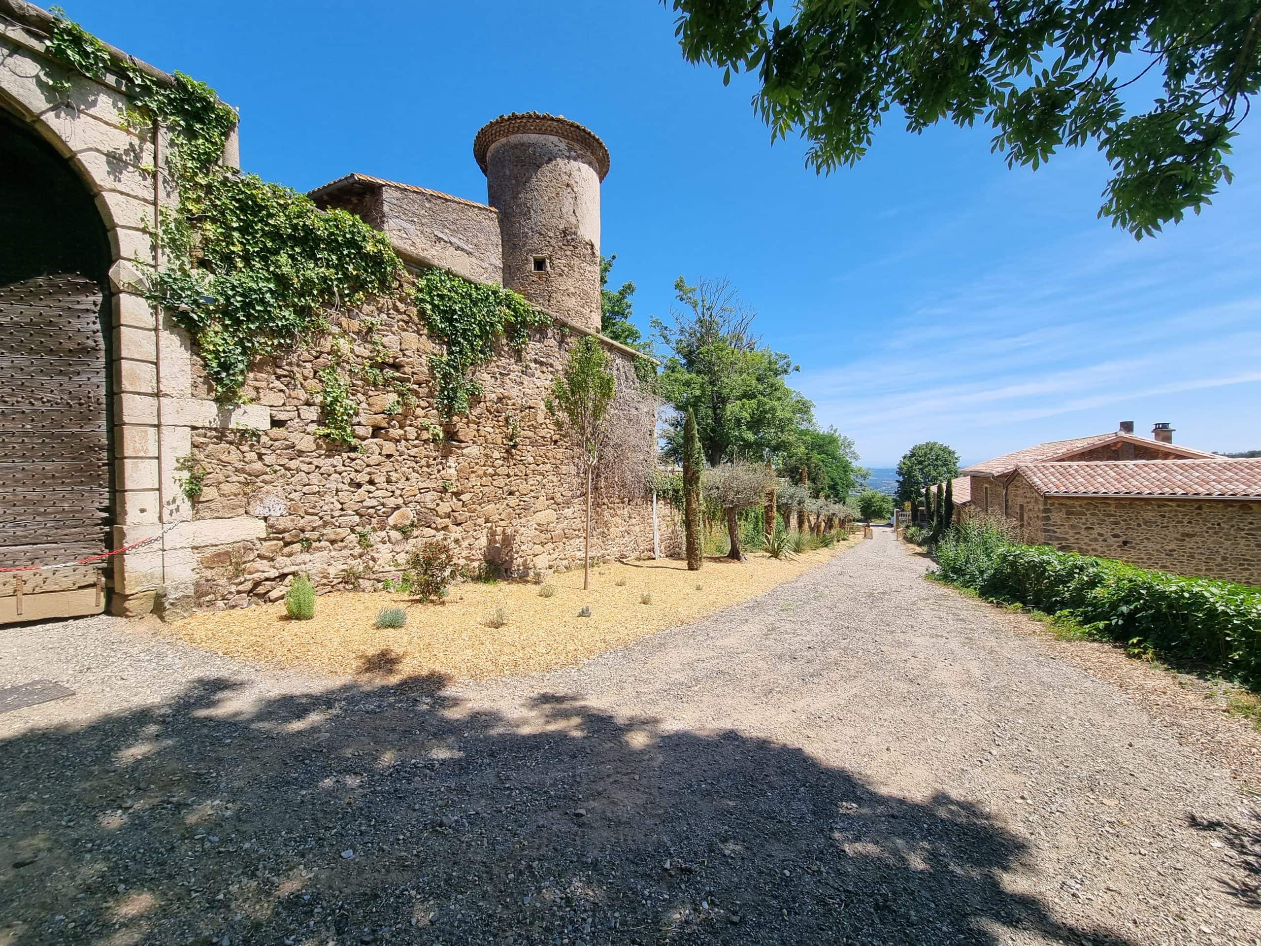 Tour pierre jardin