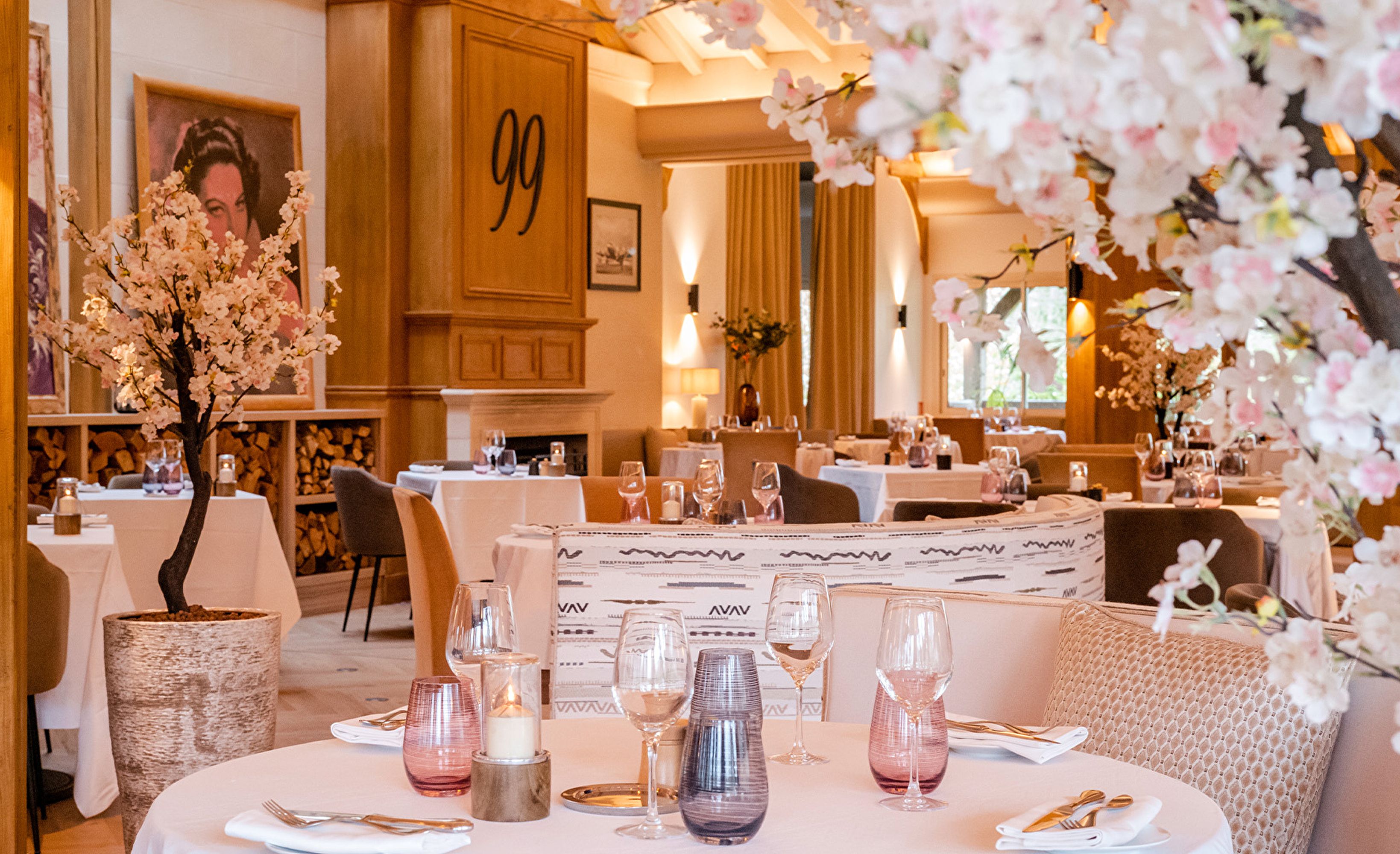 Restaurant 99 cerisiers en fleurs