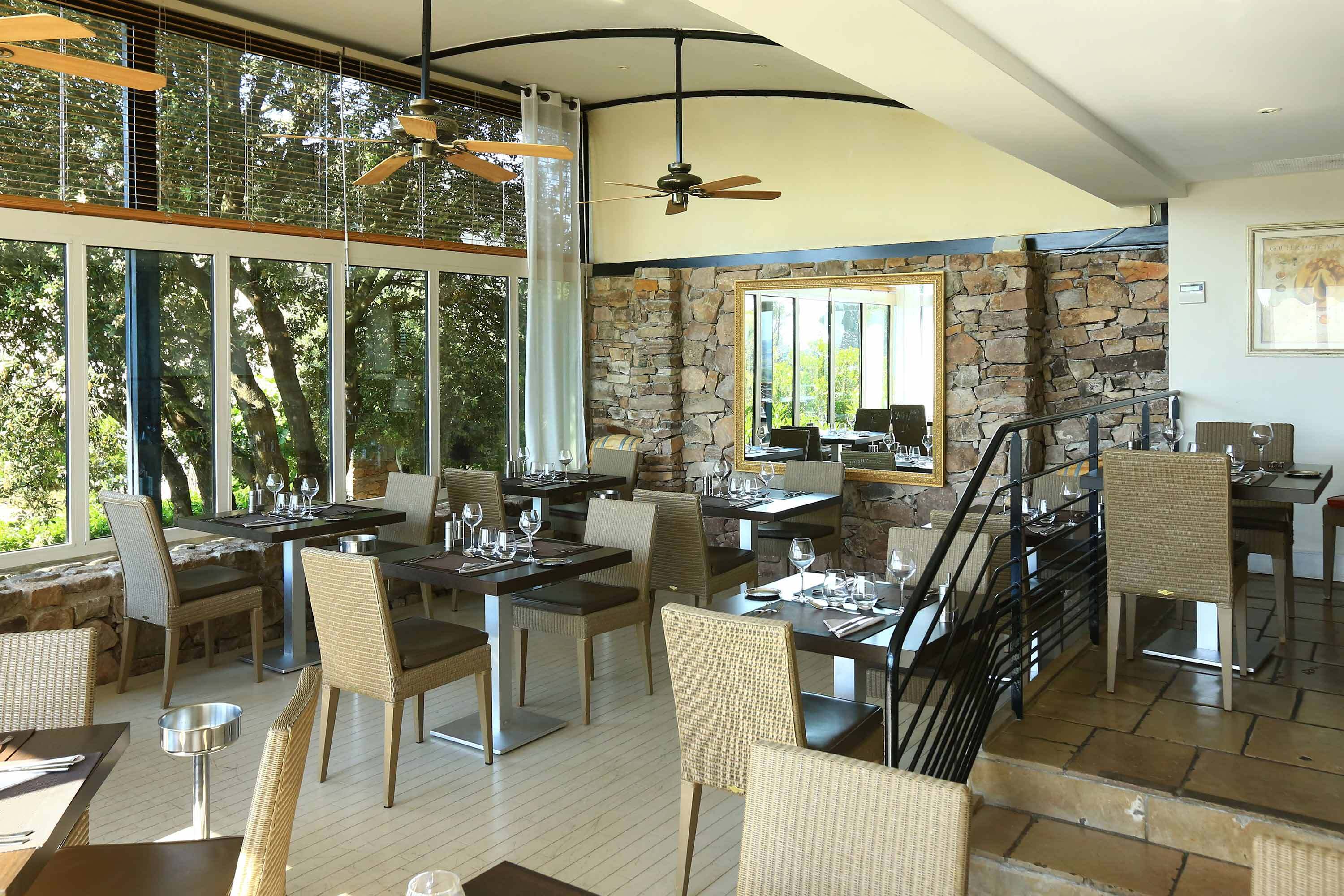 Restaurant salle pierre