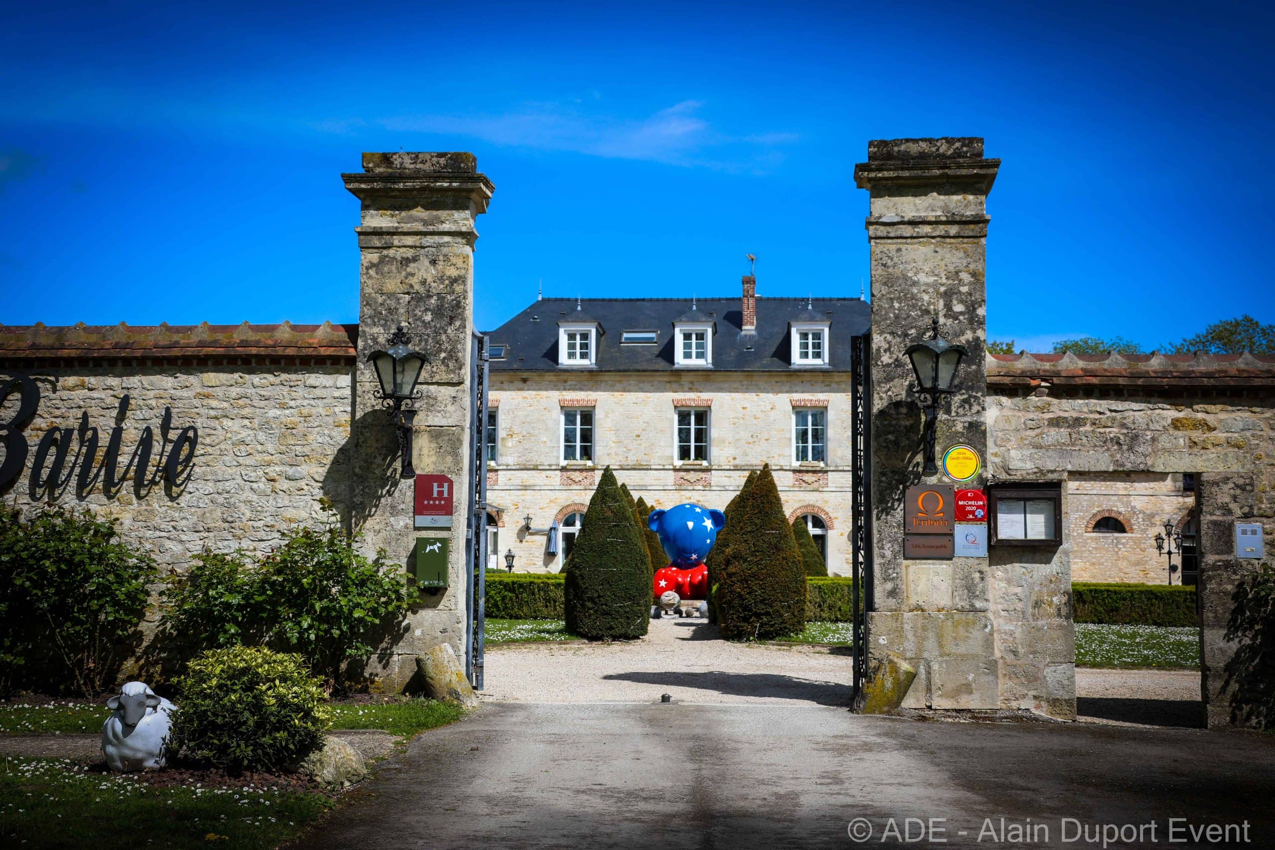 Facade aerienne cour