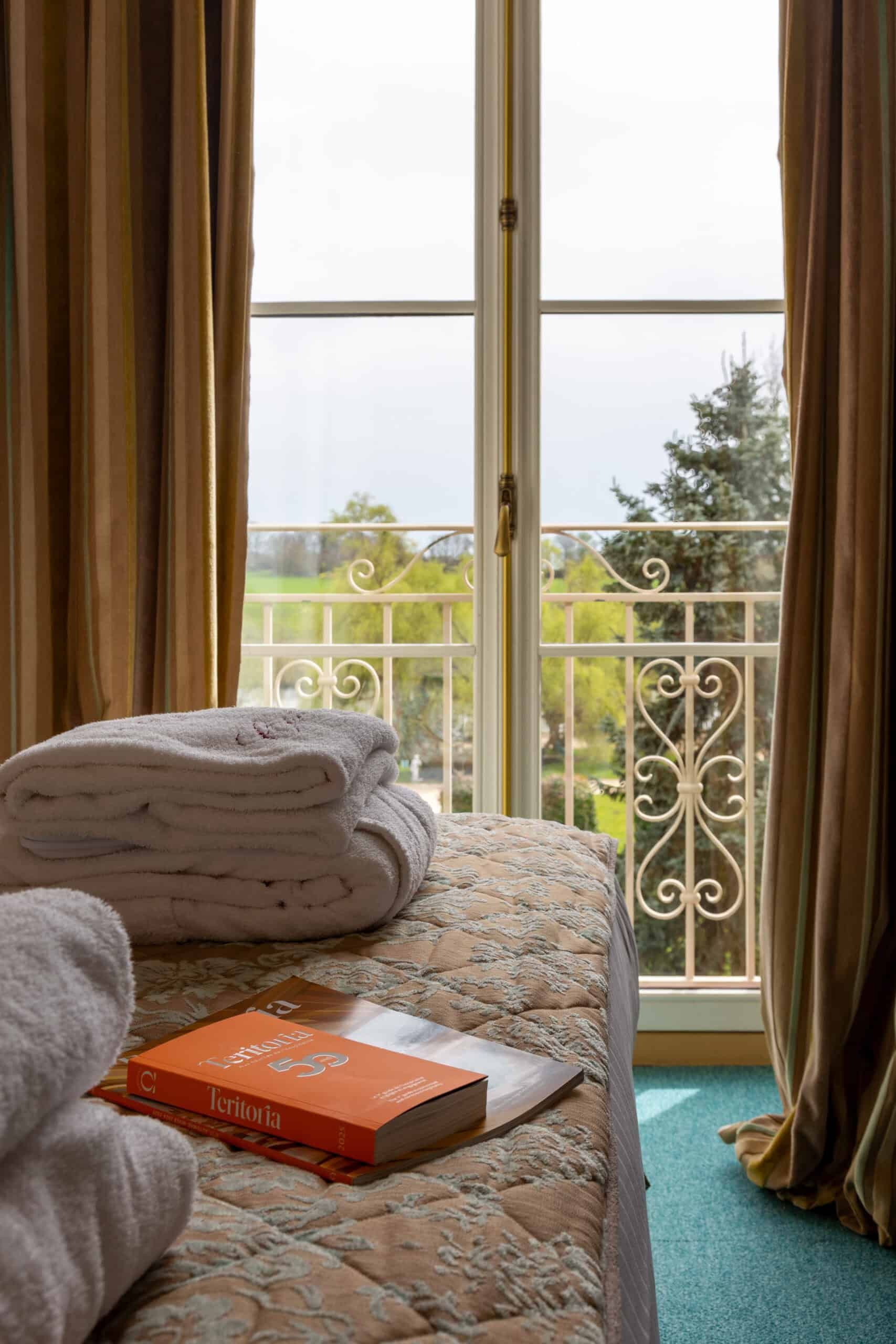 Chambre vue balcon orange