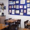 Restaurant bistrot mur bleu portraits