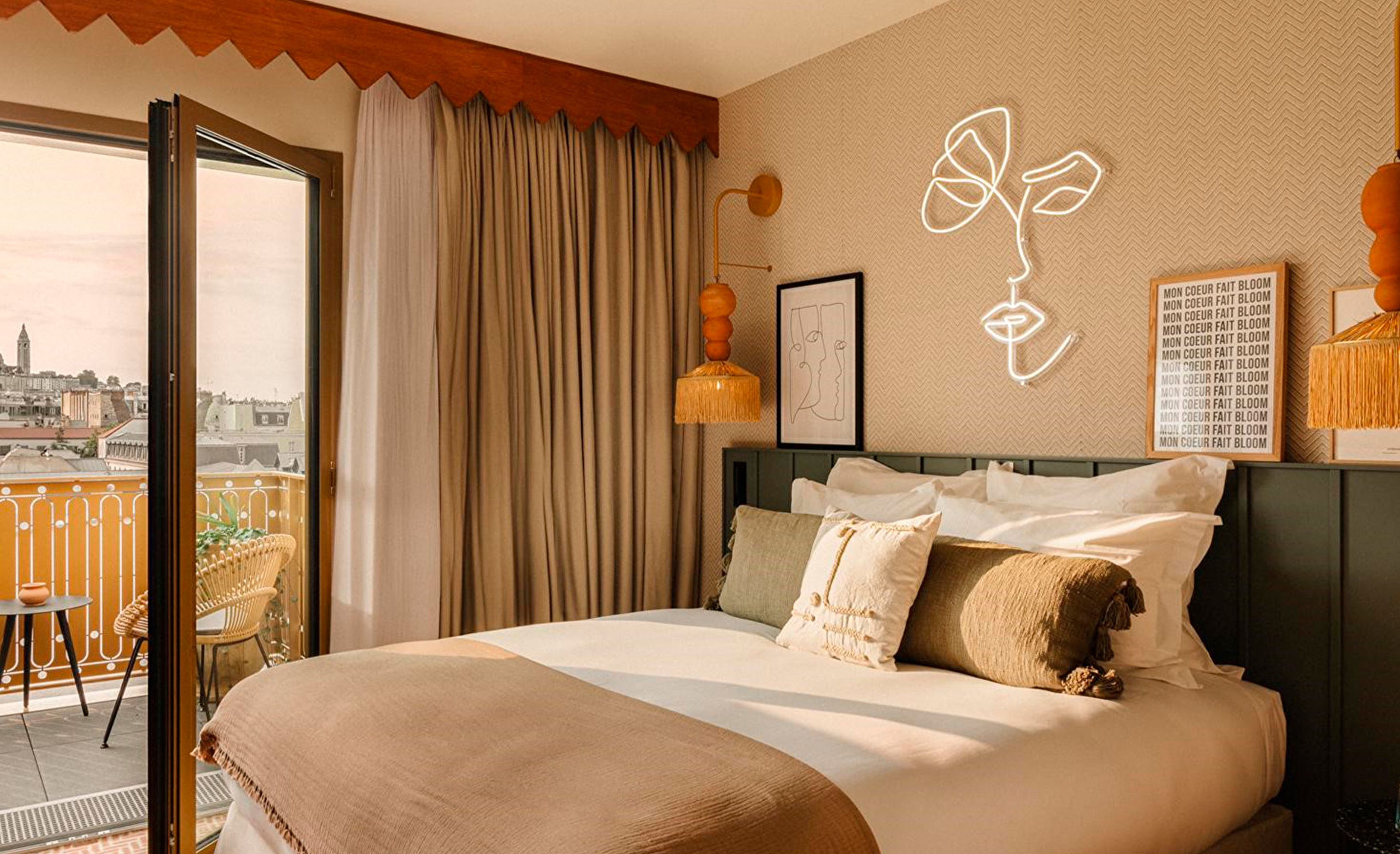 Chambre double balcon vue toits