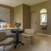 Chambre double kaki salle de bain