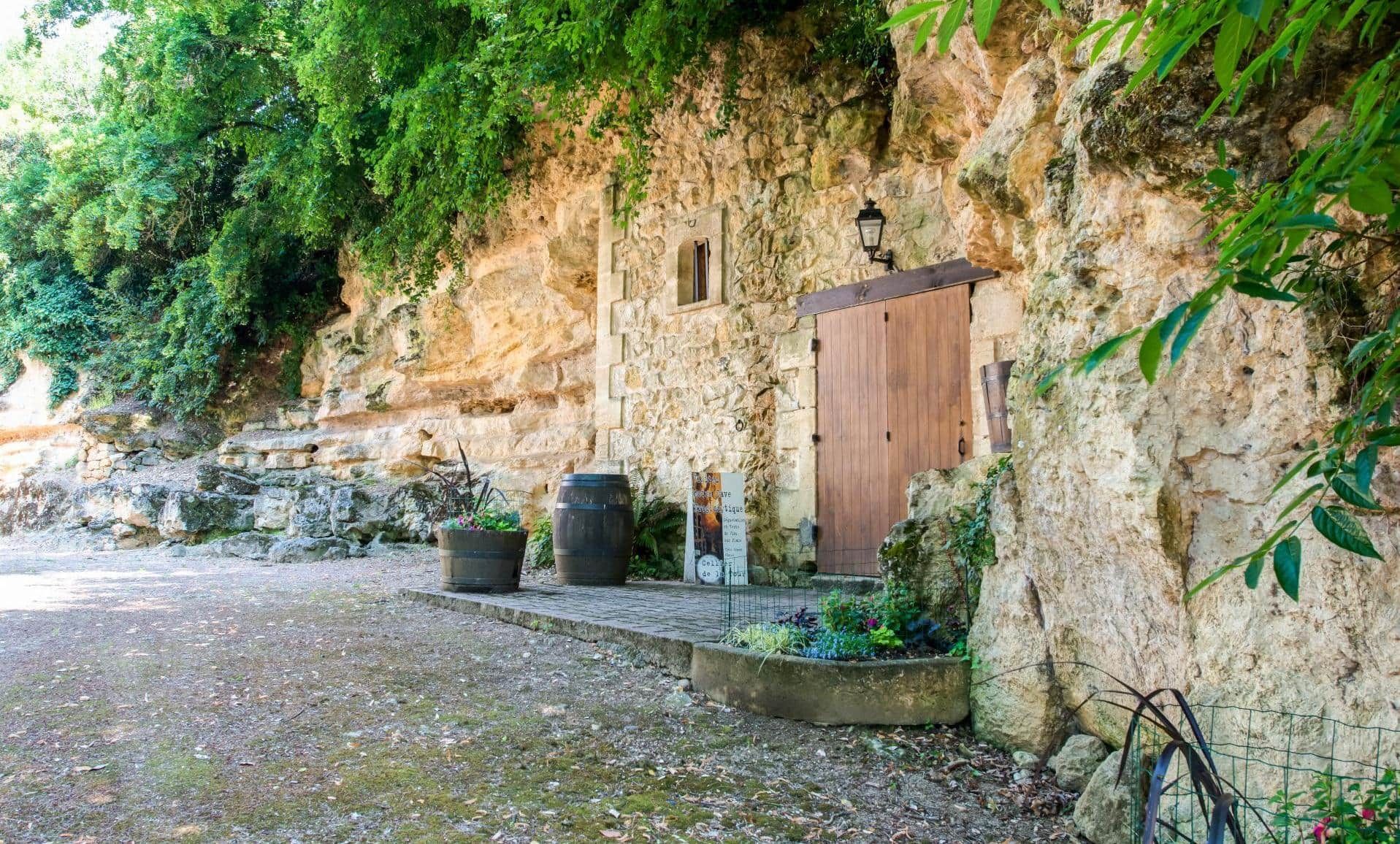 Cave troglodyte exterieur