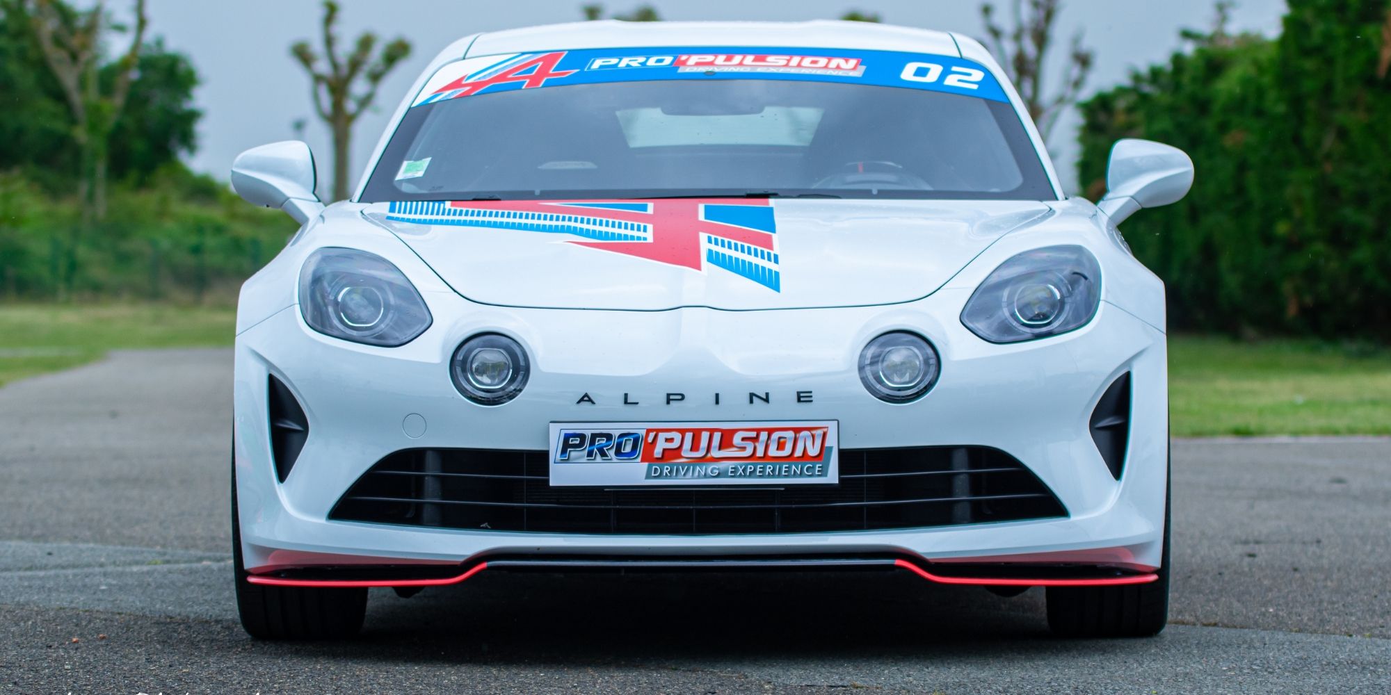 Alpine A110 Pro'Pulsion blanche vue de face sur circuit