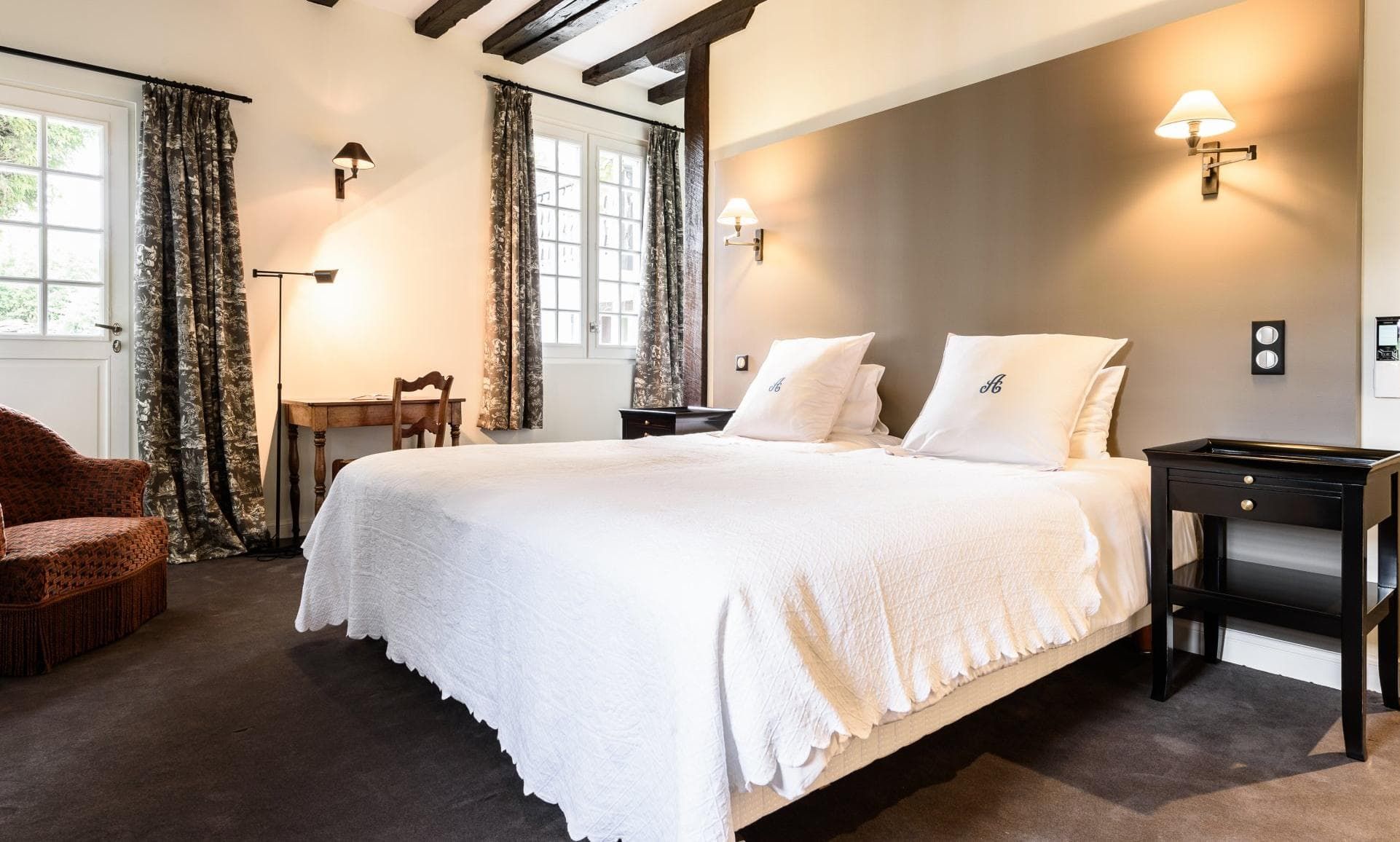 Chambre double blanche poutres