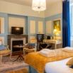 Chambre mansardee jaune baroque