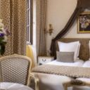 Chambre baldaquin beige