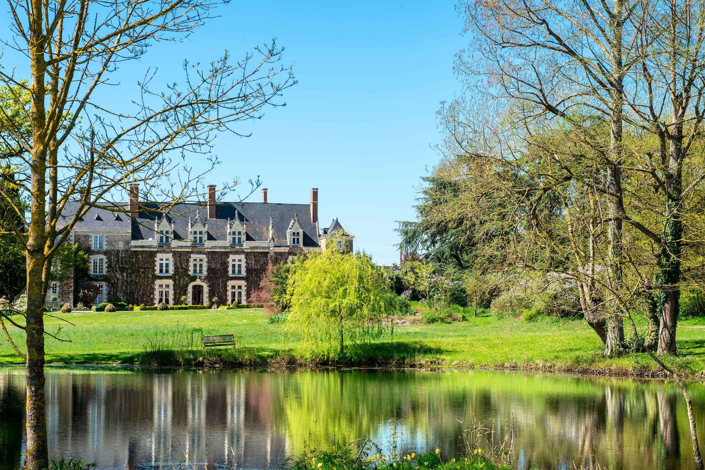 Vue chateau etang
