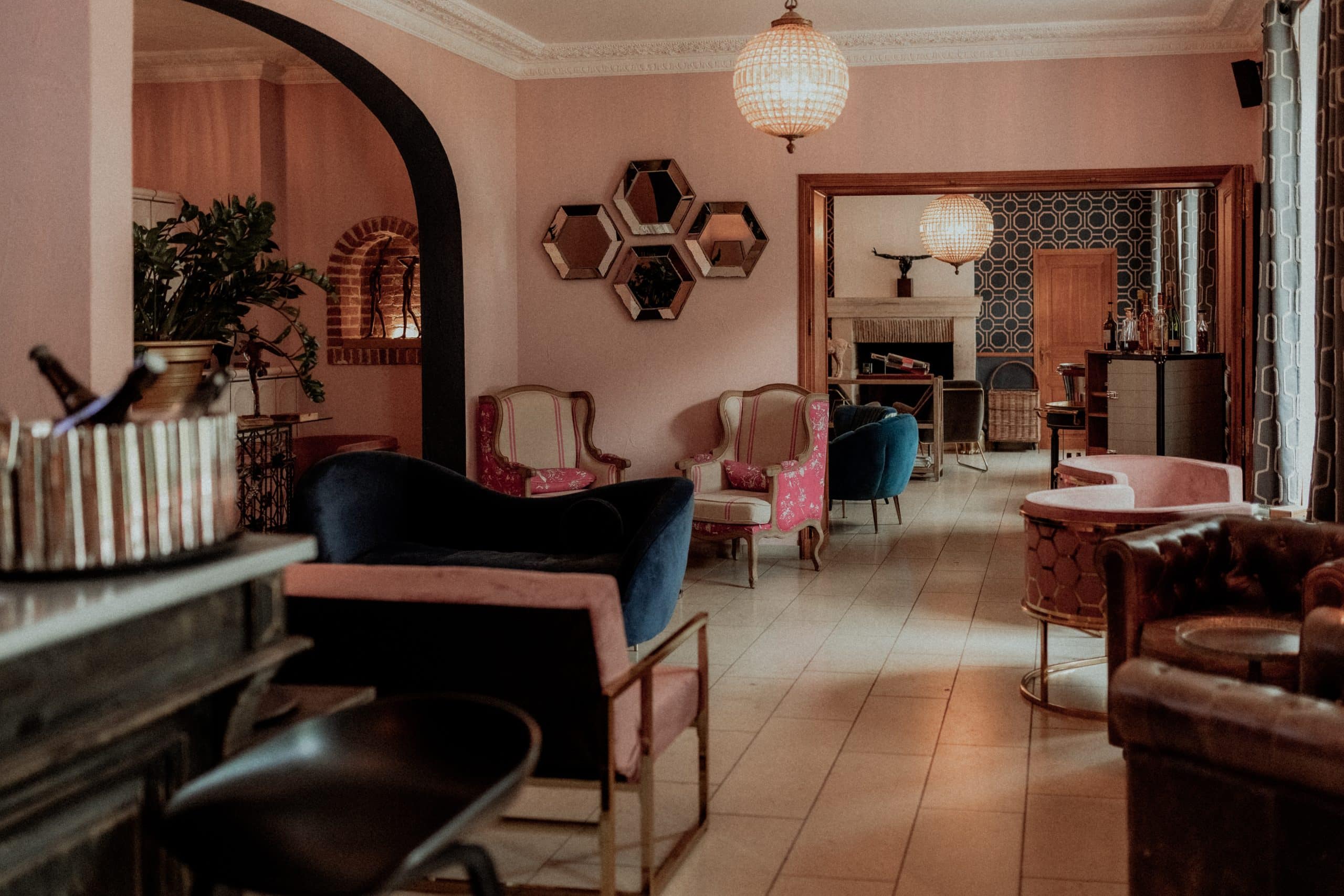 Lobby salon rose