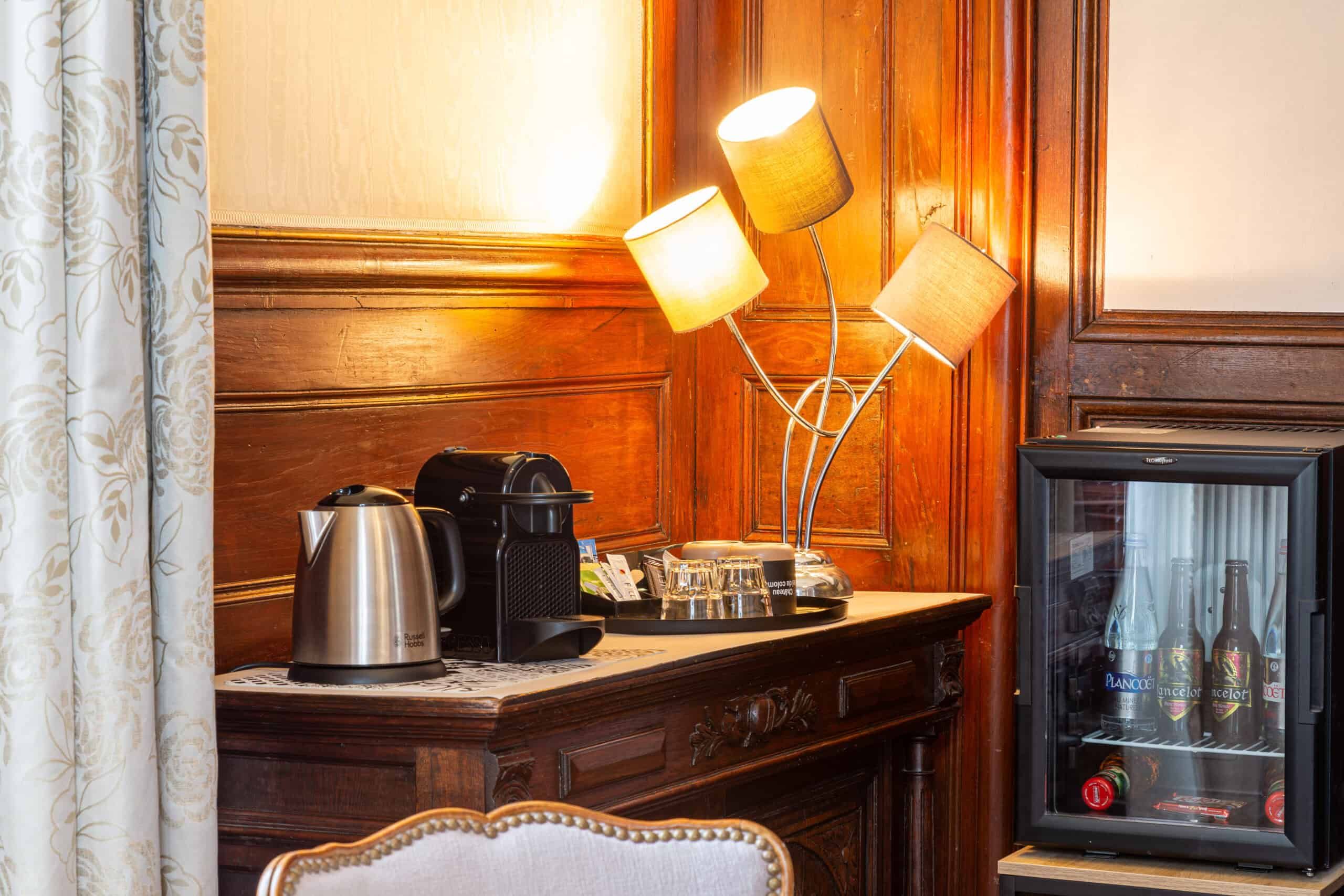 Chambre baldaquin coin tv