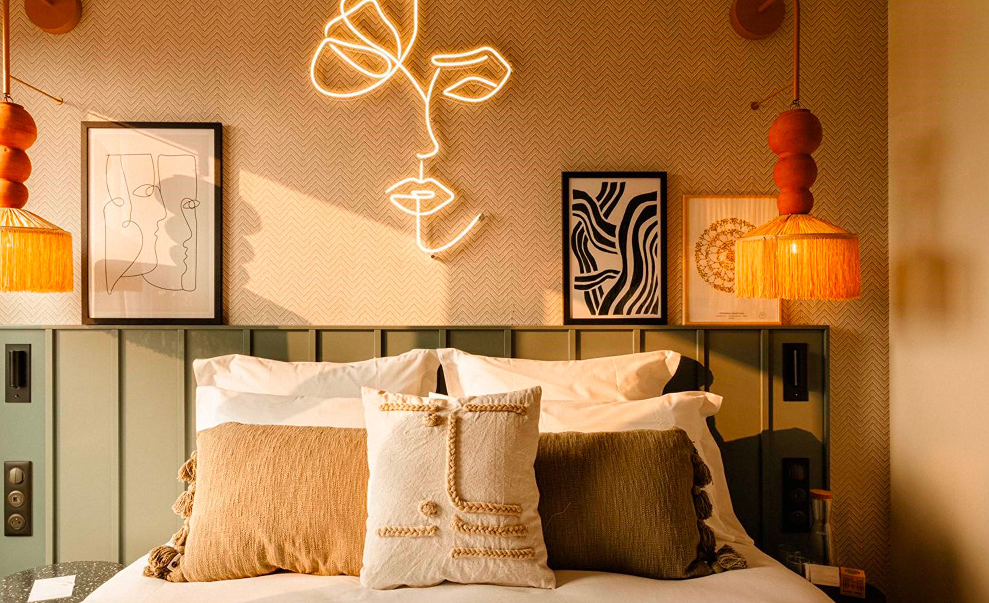 Chambre detail tete lit neon