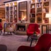 04 bar lounge cheminee fauteuils rouges