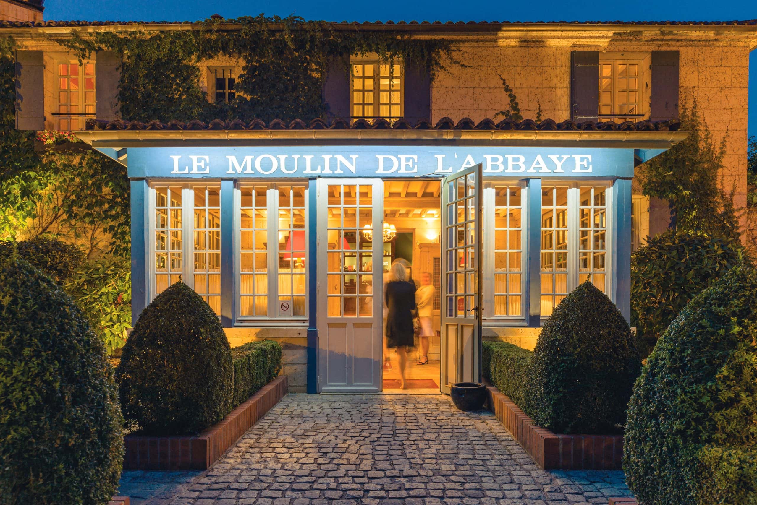 Entree enseigne nuit